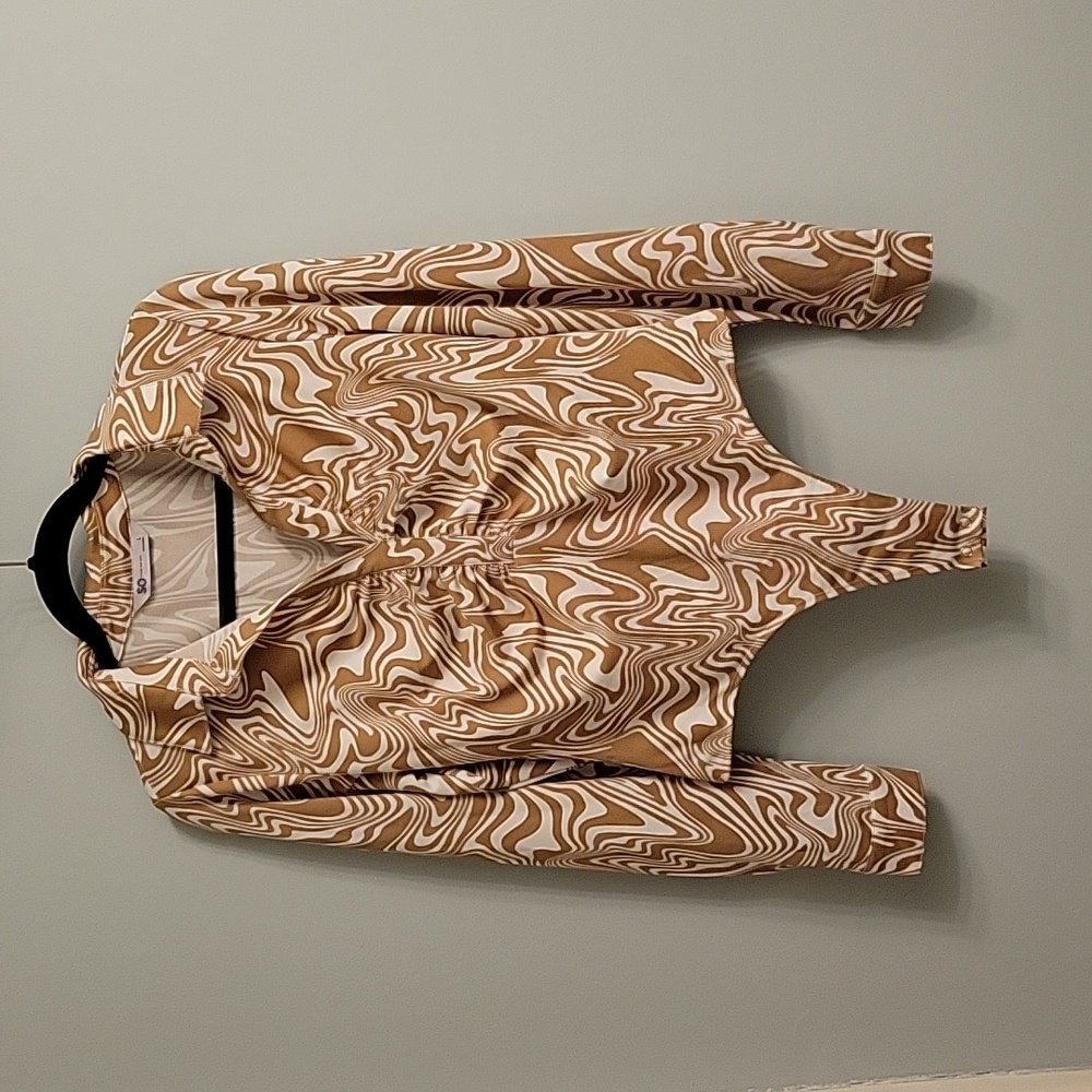 Juniors' Collared Cream & Brown Swirl Long Sleeve Bodysuit/ (SO) (Large)